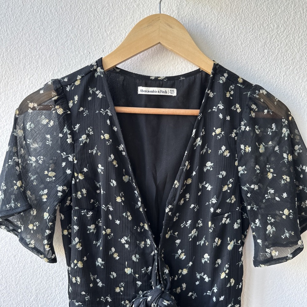 Abercrombie and Finch Floral Wrap Midi Dress Flutter Sleeves Black/White Size XX - Picture 2 of 6